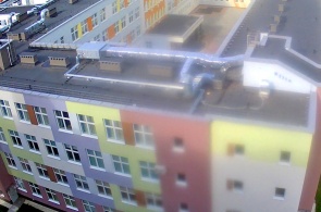 Bau einer Schule auf der Straße. Dämmerung. Ansicht 1. Webcams von Kaliningrad